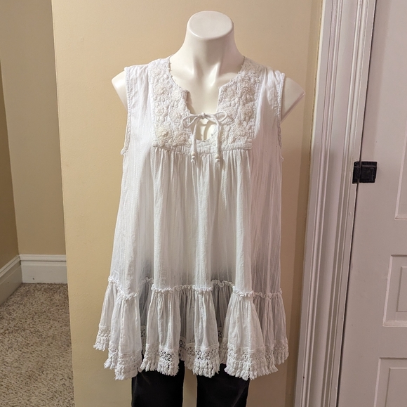 Rachel Zoe Tops - Rachel Zoe white tunic with ruffle and tassels size M